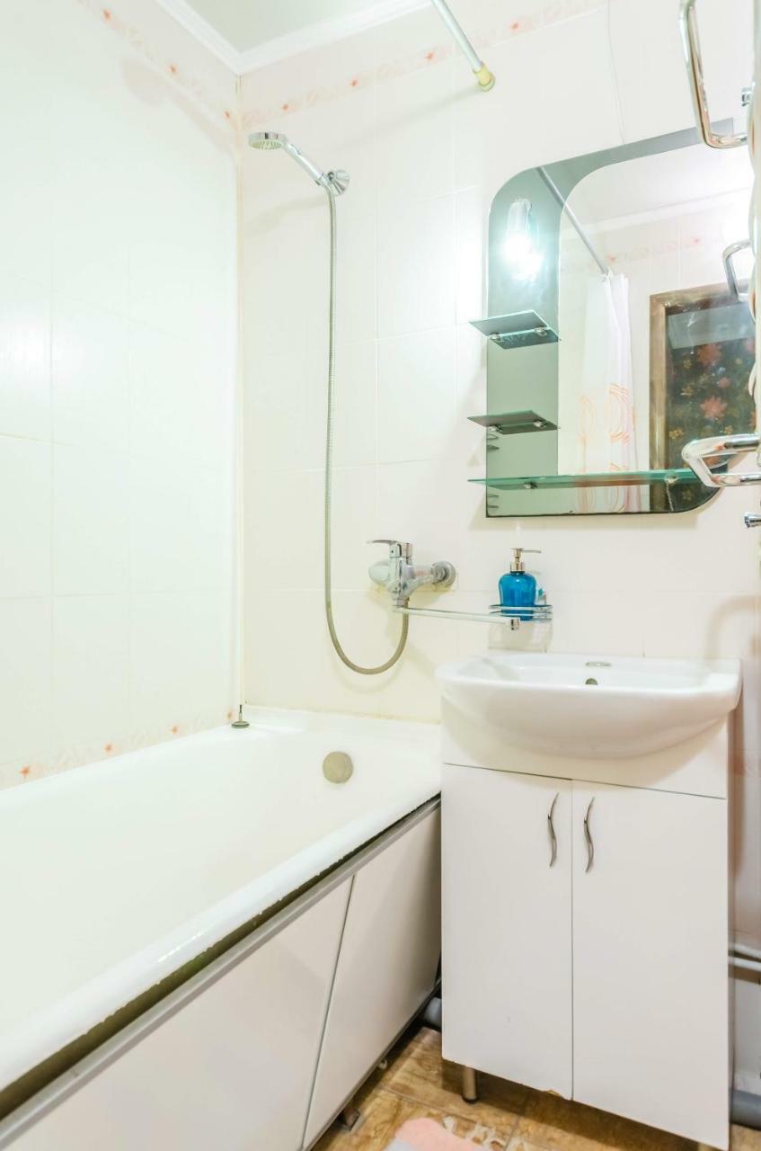 Kozzy Apartment In Kiev City Center Lu7 Bagian luar foto